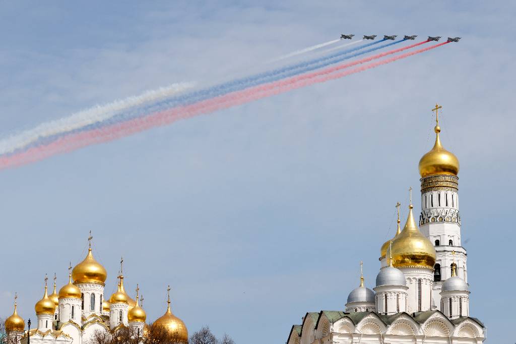 Пескова спросили, будет ли воздушная часть Парада Победы