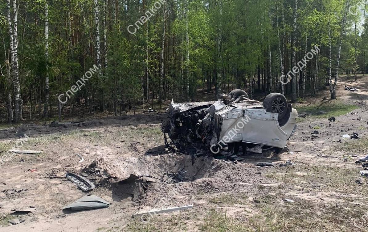 Опубликованы первые фото с места подрыва машины Захара Прилепина
