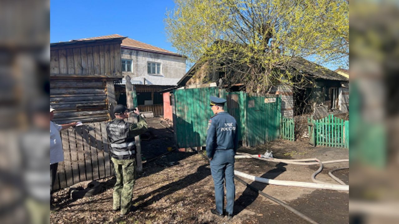 Два подростка стали жертвами пожара в жилом доме под Омском