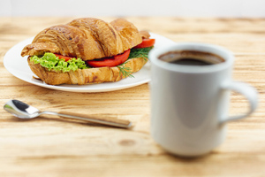 Аналитики рассчитали "индекс кофе с бутербродом" в России