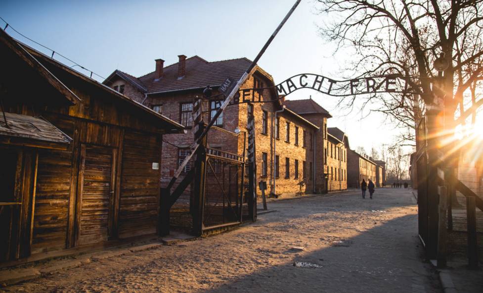 Поляки нашли способ заработать на Освенциме в преддверии Дня Победы 