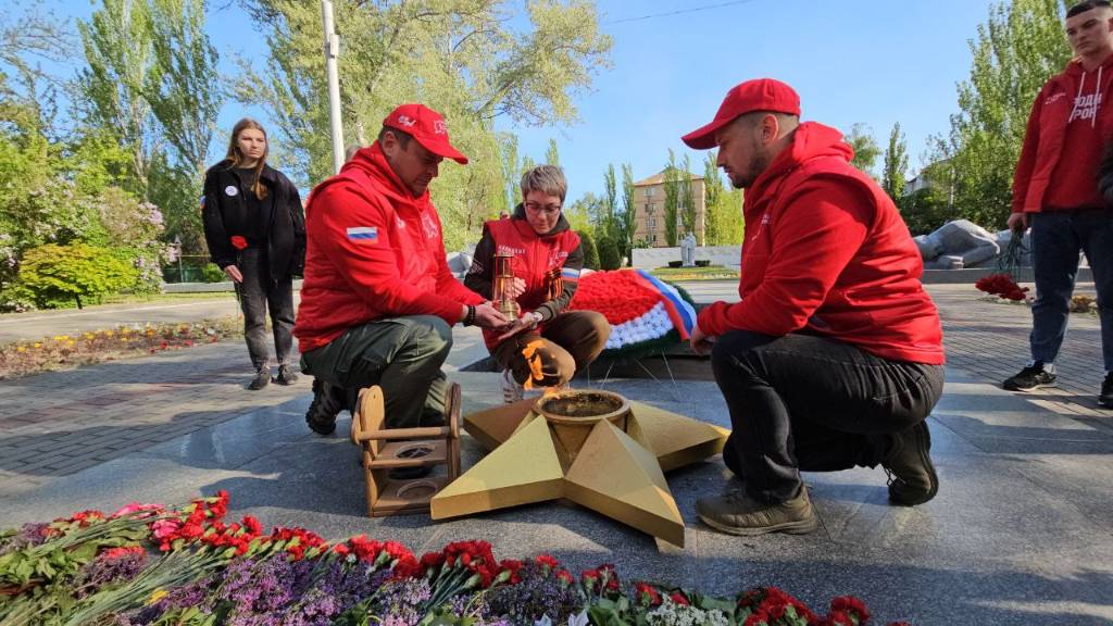 В России и других странах проходит акция Народного фронта Огонь Памяти