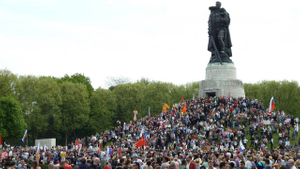 "Новый формат": Послы Украины отказались возлагать венки на советских мемориалах в Берлине