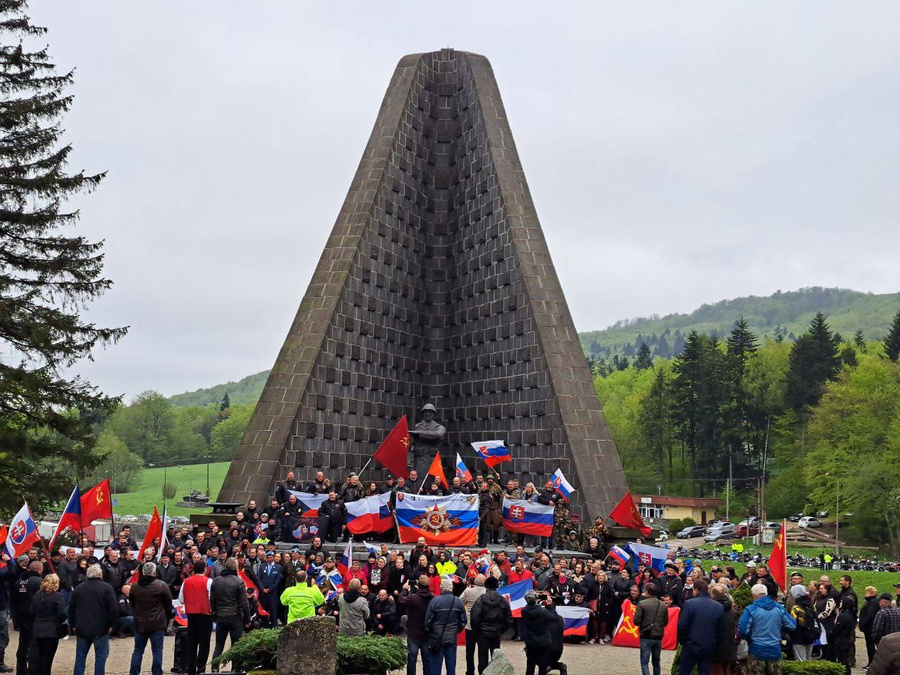 Кадр с памятной акции в Словакии. Фото © Telegram / pravdavzdyvitazi