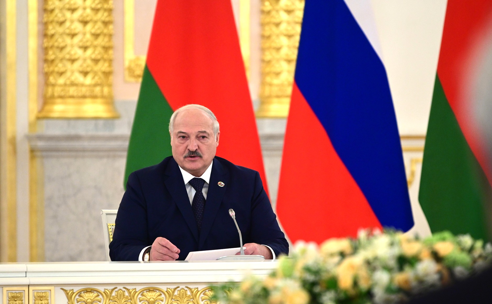 Песков заявил, что посреднические усилия Лукашенко помогли избежать кровопролития