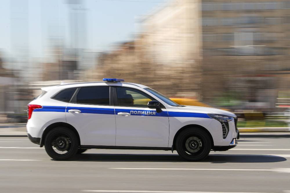 В Москве неизвестный угнал автомобиль с двумя детьми внутри