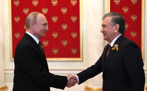 Путин провёл беседу с прибывшим в Россию президентом Узбекистана