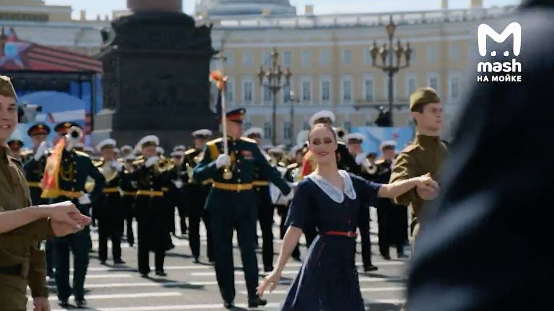 На Дворцовой площади Петербурга прошёл Парад Победы 