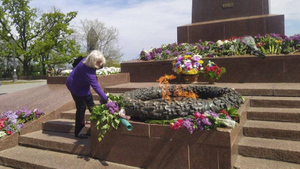 Украинцы наплевали на запрет Зеленского и массово почтили память героев ВОВ