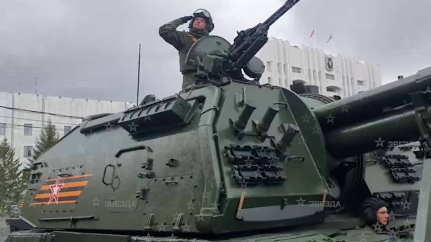 Т-34, Катюша и Искандер времён ВОВ прошли на Параде Победы в Хабаровске