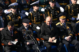 Легенда "Альфы" и ликвидатор нацистов: Лайф узнал, кто сидел рядом с Путиным на Параде Победы