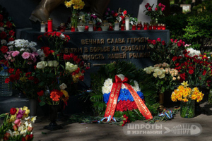 Возложение цветов к Могиле Неизвестного Солдата в Риге. Фото © Telegram / Шпроты в изгнании