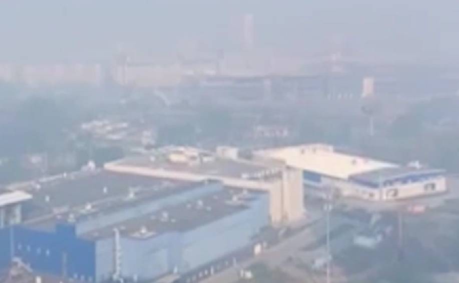 В Екатеринбурге местные жители жалуются на сильный смог и запах гари