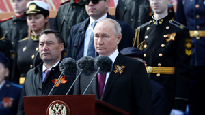 Путин завершил речь на Параде Победы словами "За Россию, за Победу!"