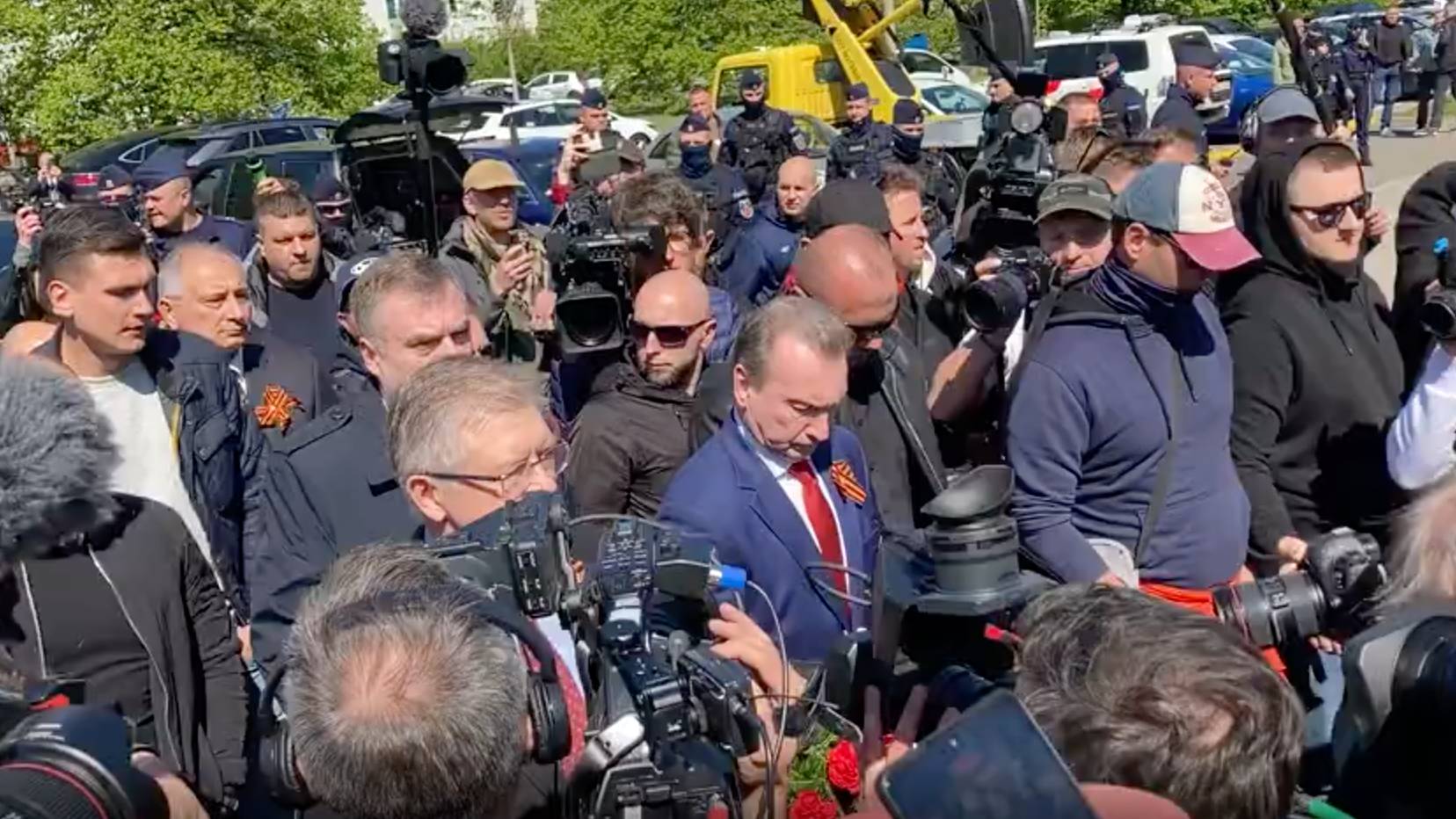 МИД выразит Польше протест из-за провокации против российских дипломатов 9 Мая