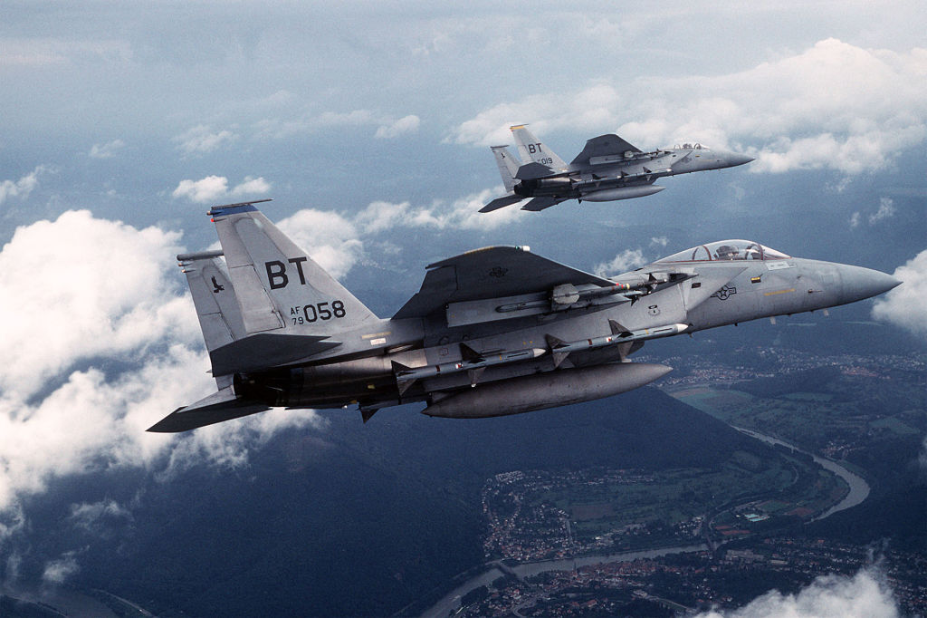 Истребители F-15 c ракетами AIM-9M Sidewinder. Фото © Getty Images / USAF