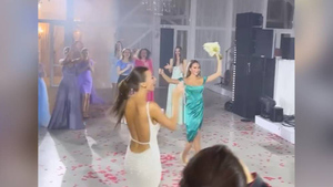 Фигуристка Загитова поймала букет невесты на свадьбе тренера Глейхенгауза