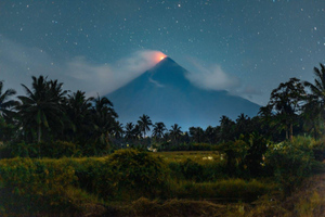 На Филиппинах эвакуируют десять тысяч человек из-за угрозы извержения вулкана