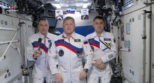 Космонавты с борта МКС поздравили россиян с Днём России