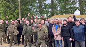 Опубликовано первое видео с освобождёнными из плена военными