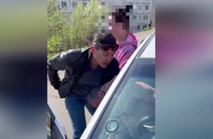 В Магадане нетрезвая парочка чуть не переехала полицейского