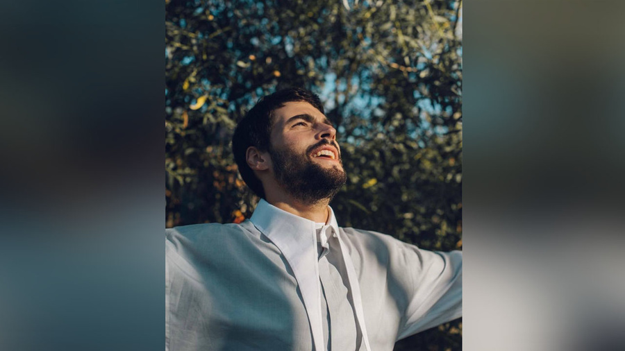 Звезда турецкого сериала "Ветреный" Акын Акынёзю. Обложка © Instagram (признан экстремистской организацией и запрещён на территории Российской Федерации) / akinakinozu