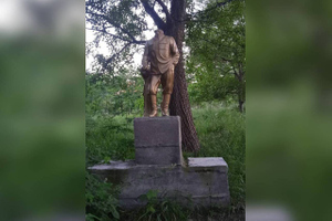 Вандалы обезглавили памятник Сталину, установленный в его родном селе Вариани