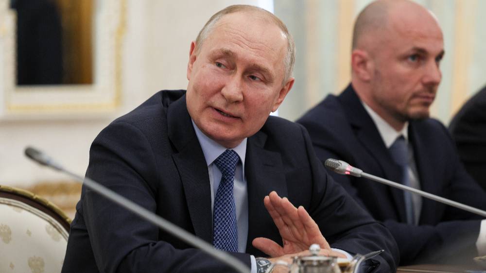 Путин заверил, что проблема атак ВСУ на регионы РФ будет решена
