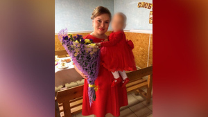 Экс-солистка "Росичей" Кутурова выпала с 10-го этажа вместе с дочерью и погибла