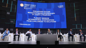 Петер Сийярто и Карин Кнайсль приедут на ПМЭФ