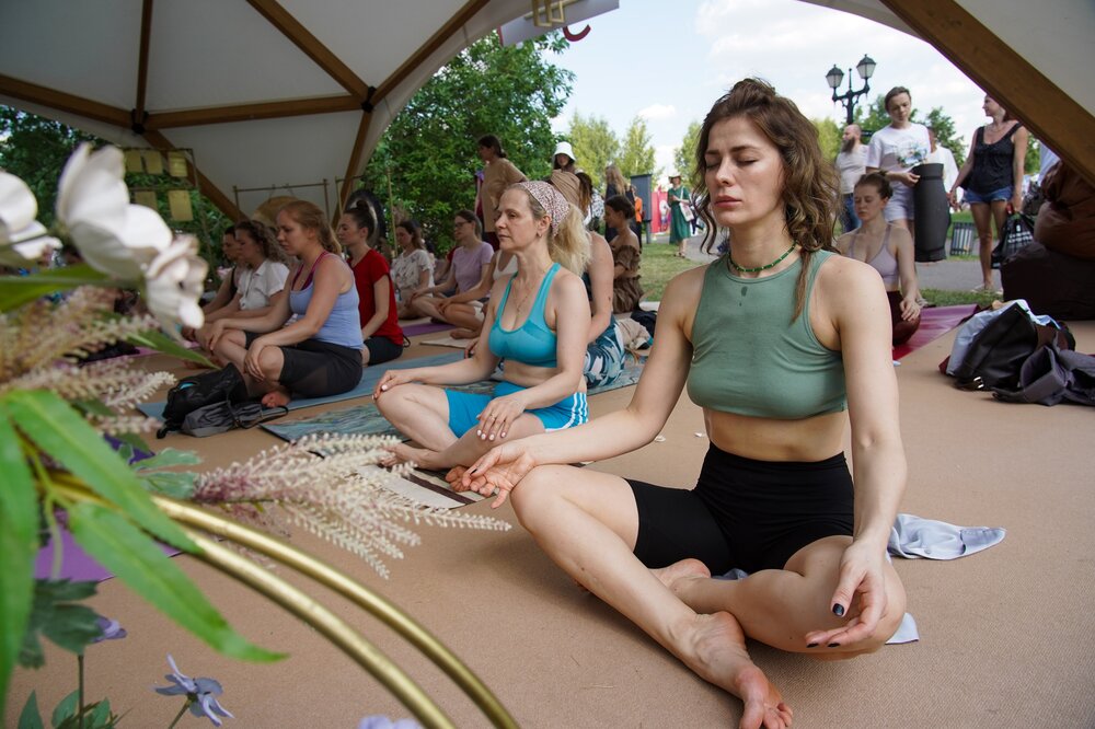Международный день йоги в музее-заповеднике "Царицыно". Фото © Агентство "Москва" / Александр Авилов