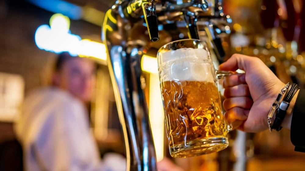Россиян предупредили о риске рака из-за популярного алкогольного напитка