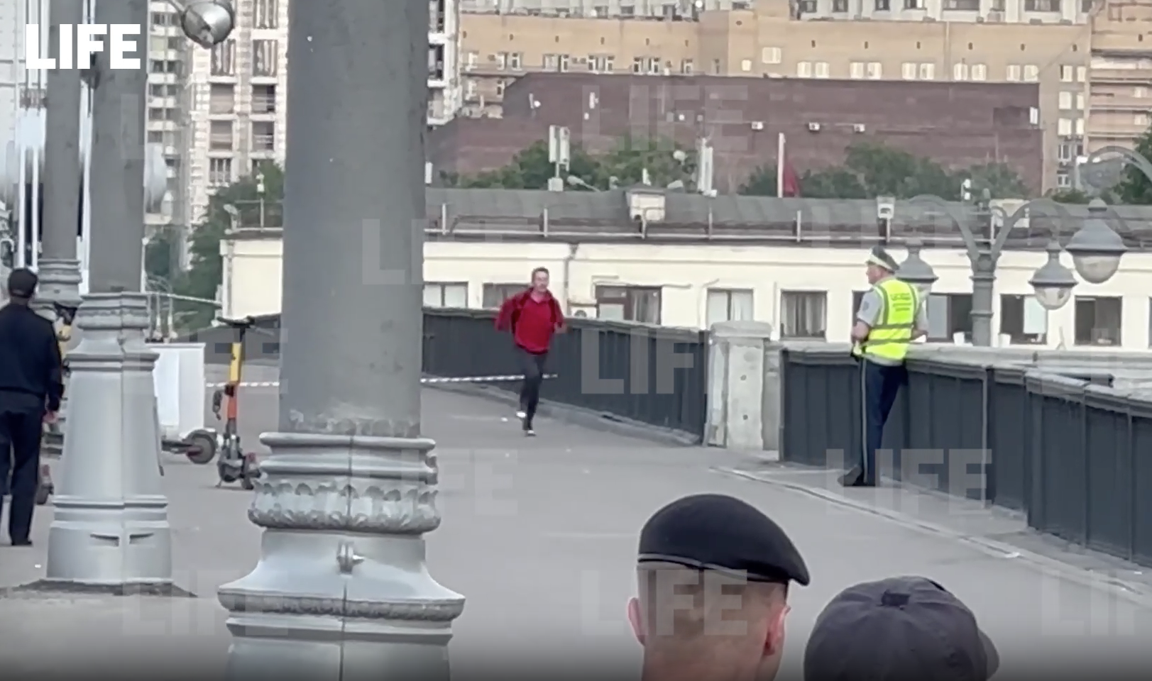 Москвич бросился наутёк от полиции после спасения с Крымского моста