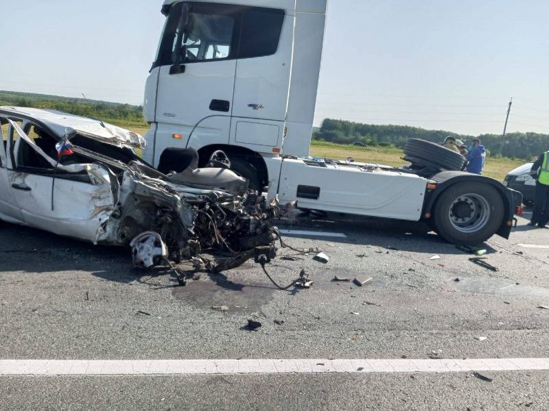 На трассе М7 в Чувашии произошло ДТП с пятью автомобилями. Фото © Telegram / МВД по Чувашской Республике