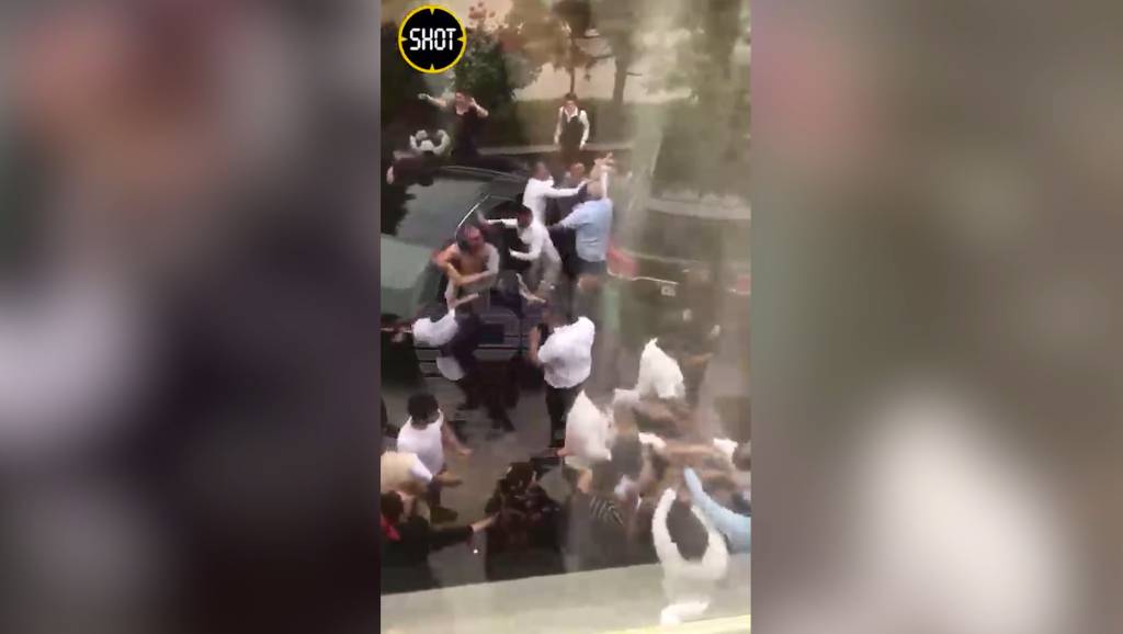 Опубликовано видео массовой драки на цыганской свадьбе в Минеральных Водах