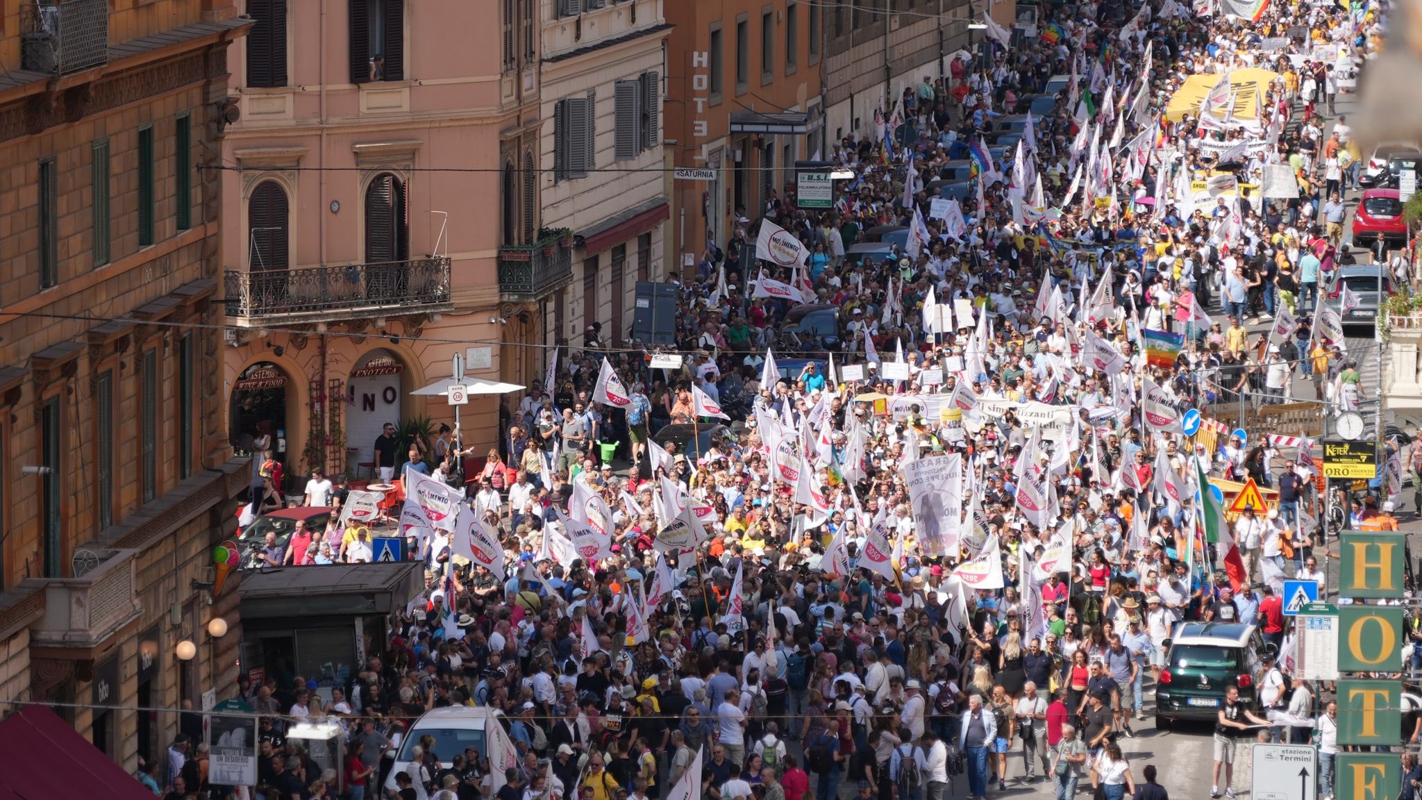Масштабный митинг в поддержку России и против НАТО прошёл в Риме