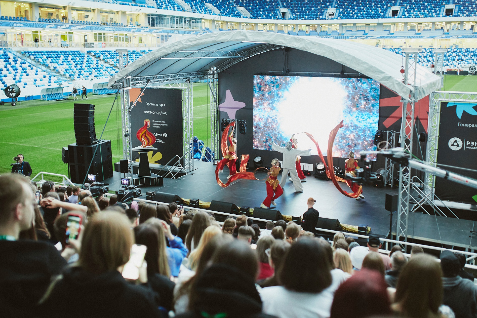 Участниками форума "Шум" стали 550 молодых людей, которые представляют 83 региона России, а также Белоруссию. Фото © vk.com / ШУМ. Всероссийский молодёжный форум