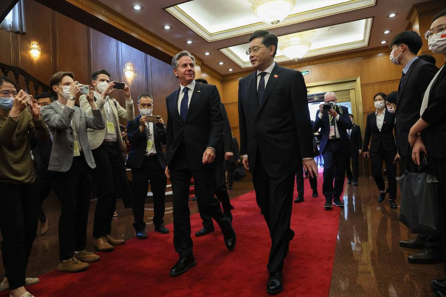Госсекретарь США Энтони Блинкен и министр иностранных дел Китая Цинь Ган (слева направо) во время встречи. Фото © ТАСС / AP / Leah Millis