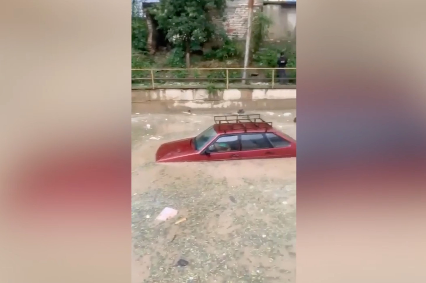 В дагестанском Буйнакске ливни с градом повредили свыше двух тысяч домов