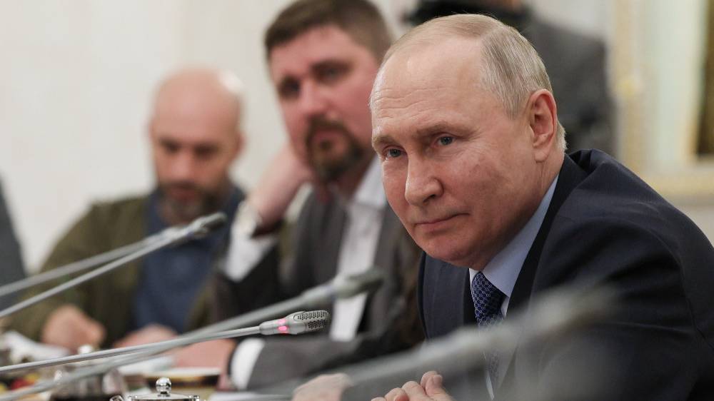 Песков: Президент Путин высоко ценит диалог с военкорами и будет его продолжать
