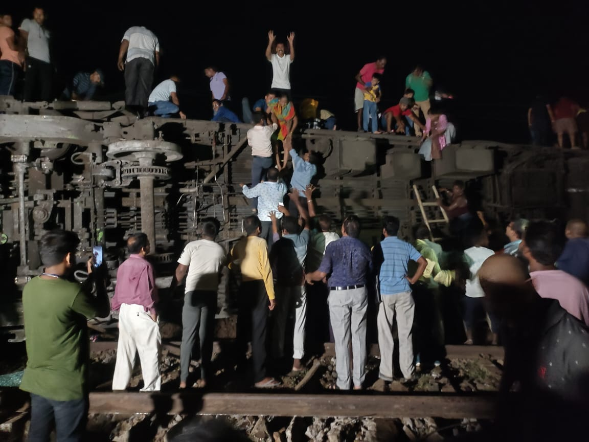Reuters: Число погибших при столкновении поездов в Индии возросло до 80