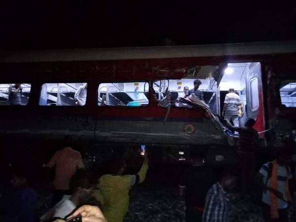 В Индии сообщили о более чем 120 погибших при столкновении поездов