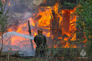 В МЧС рассказали о "хулигане", помогающем спасателям вскрывать двери на пожарах