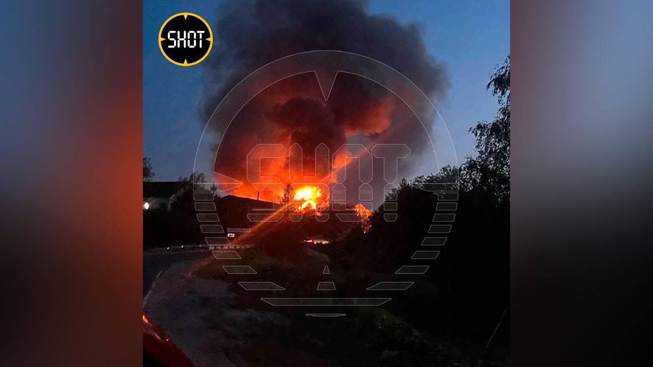 Крупный пожар произошёл на территории предприятия в Волоколамске
