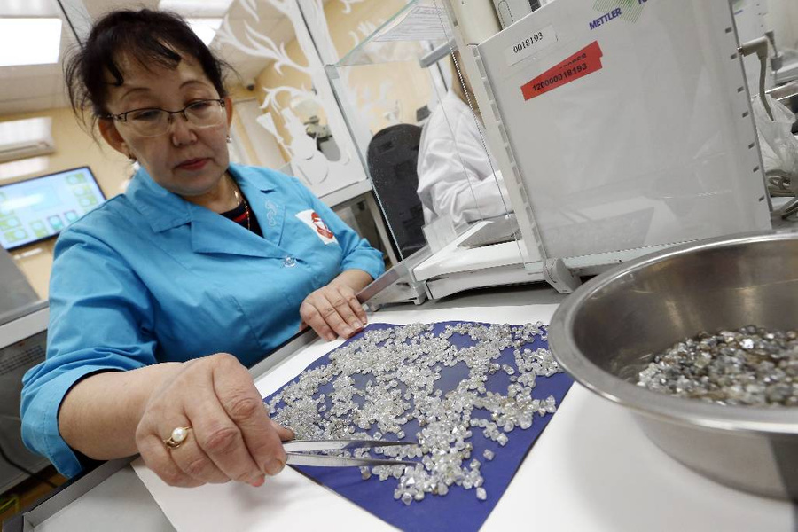 Центр сортировки алмазов "Алросы" в Якутии. Фото © ТАСС / Александр Рюмин