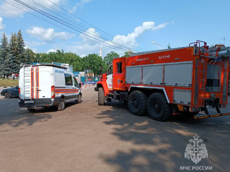 Спасатели на месте взрыва на заводе в Котовске. Обложка © ГУ МЧС России по Тамбовской области