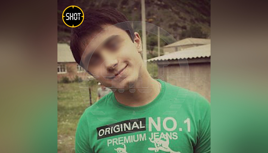 26-летний Асланбек, прикрепивший похожий на бомбу предмет на пешеходном мосту во Владикавказе. Обложка © Telegram / SHOT