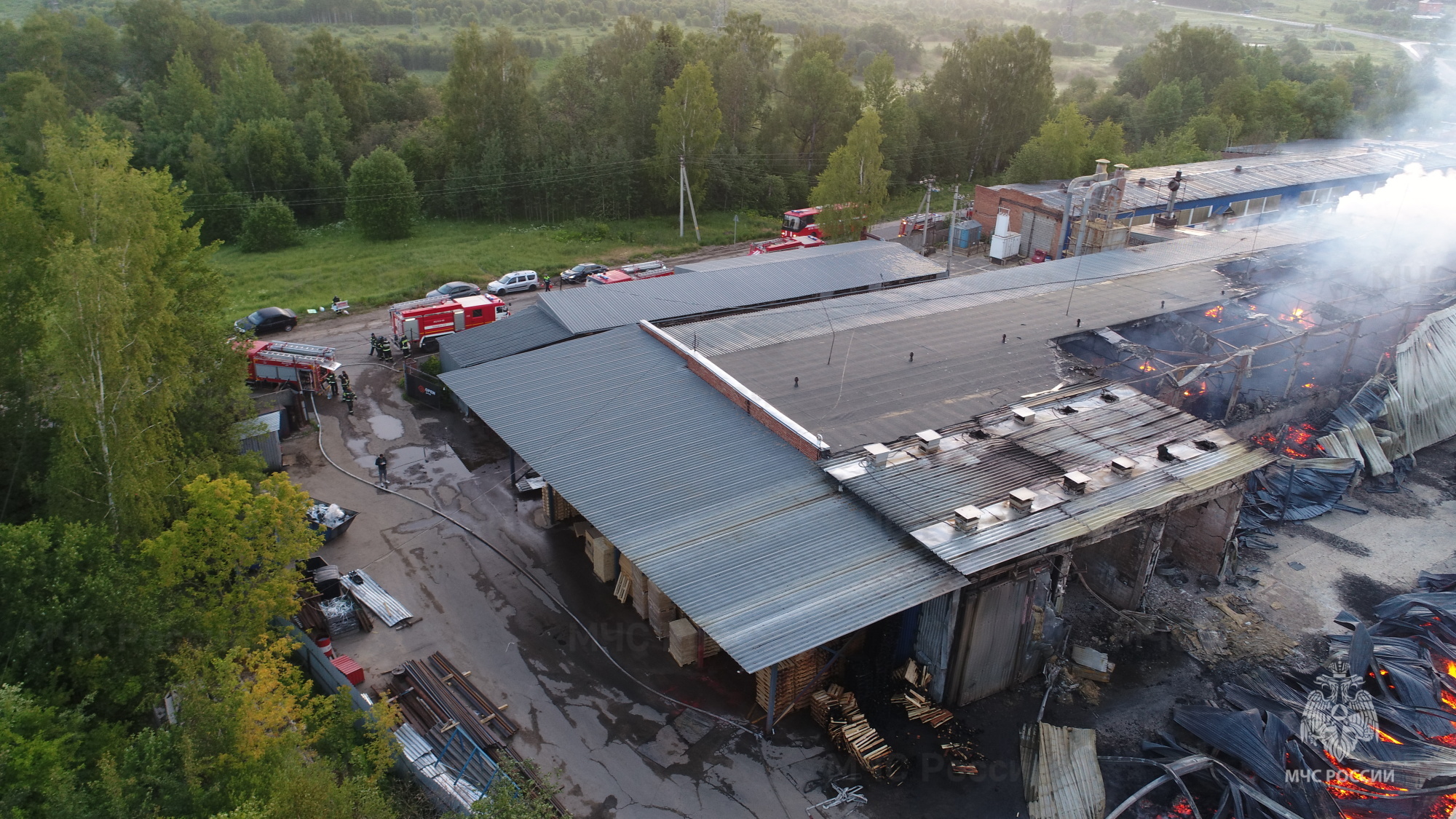 Пожар на заводе в подмосковном Волоколамске ликвидирован