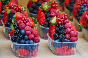 Россиянам рассказали, какие июньские ягоды помогут похудеть, а какие — подарят красоту