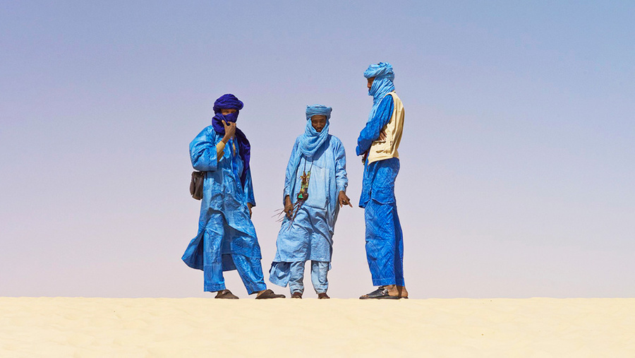 Туареги на фестивале в пустыне недалеко от Тимбукту, Мали, 2012 год. Обложка © Wikipedia / Alfred Weidinger 